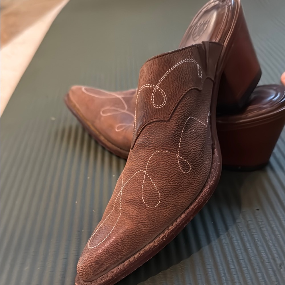 Ariat Brown Women's Shoes - Picture 2 of 6